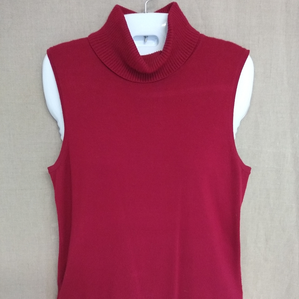 Cable & Gauge Crimson Sleeveless Turtleneck Sweater, Size S